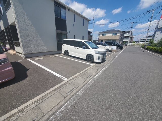 クラルテB棟の駐車場