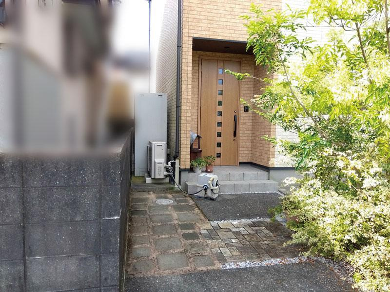 南国市大そね甲　中古戸建ての玄関