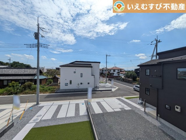 GRAFARE　大泉町寄木戸5期の展望|高い建物が無く開放感のある展望
バルコニーからの展望も開けていて閑静な住宅地が望めます。日当りも良いですね♪