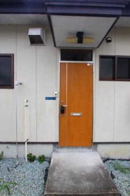 【エントランス】 | 木町庭付き平屋戸建