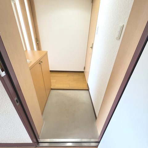 グランコート中島の玄関