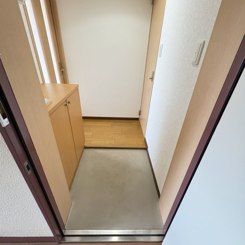 グランコート中島の玄関