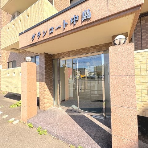 グランコート中島のエントランス