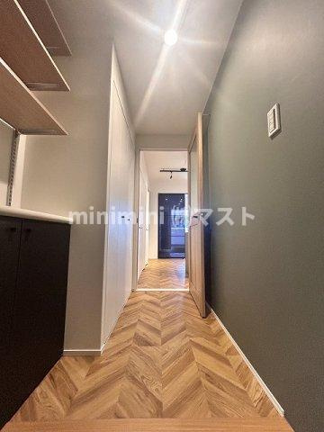 ラクメンビルの玄関