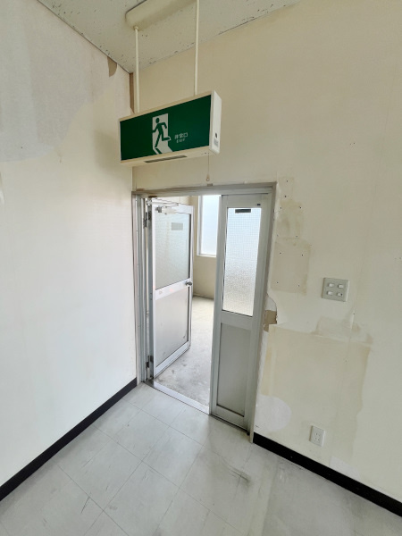 BKマルチビルの玄関