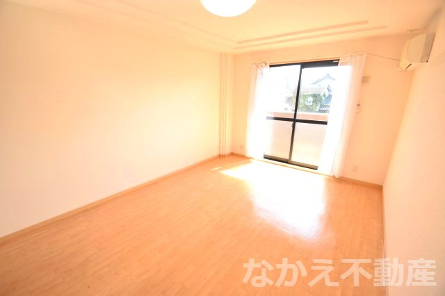 【寝室】 | 広くて明るい寝室