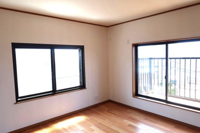 【洋室】 | 朝霧台東南角中古住宅 | 2階洋室8畳