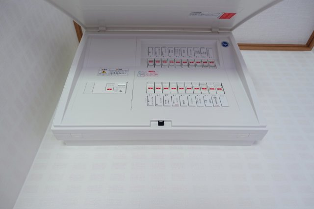 【構造・工法・仕様】 | 朝霧台東南角中古住宅 | 電気配線も充分