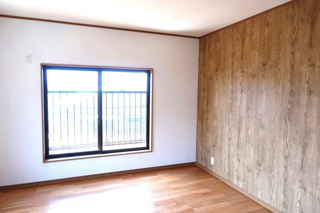 【洋室】 | 朝霧台東南角中古住宅 | 2階洋室８畳