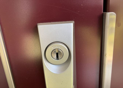 【防犯設備】 | 鹿島団地３　２号棟 | 室内の防犯設備もチェックしましょう！モニター付きインターホンが設置されているか、防犯シャッターが設備されているか、ベランダに人が上がってきにくい高さかなどチェックしておくと入居後も安心できるでしょう。