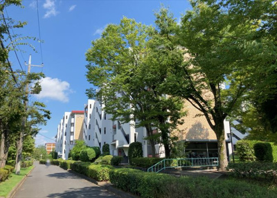 【設備】 | 鹿島団地３　２号棟 | 共有部分は、住民なら誰もが使える設備のこと。例えば駐車場やエレベーター、インターネット設備、セキュリティ設備などがあります。他にも、マンションの廊下・外部階段やエントランス・ゴミ置き場などがあります。