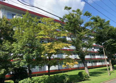 【構造・工法・仕様】 | 鹿島団地３　２号棟 | ＳＲＣ造は強度や耐震性の面でもRC造と比べて優れています。そのため、10階建以上の高層または超高層マンションなどの建築にも多く採用されています。柱や梁などのサイズが小さくても高い耐震性を確保できます。