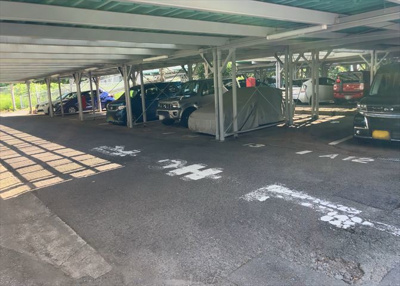 【駐車場】 | 鹿島団地３　２号棟 | 駐車場と明記されていても、最小スペースでつくられた駐車場だと大型車は駐車できなかったり、出入りしにくくなったりする可能性があります。お車のサイズと購入したい物件の駐車場のサイズを現地で確認しましょう。