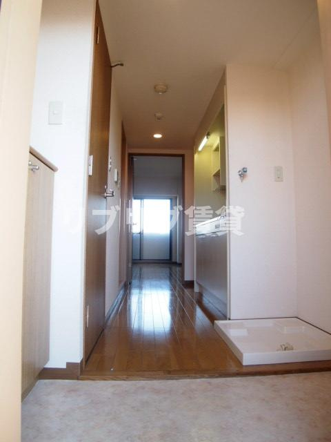 新田町小川マンションの玄関