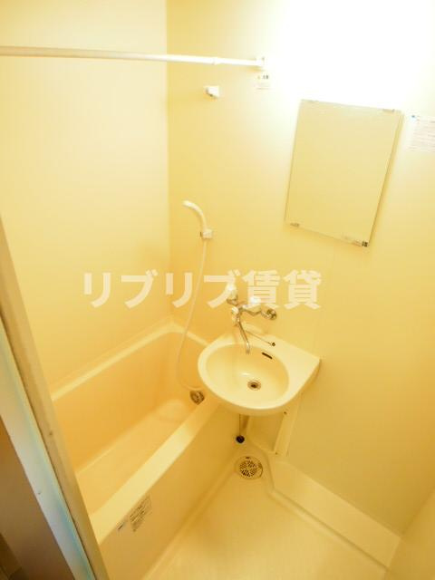 新田町小川マンションの浴室