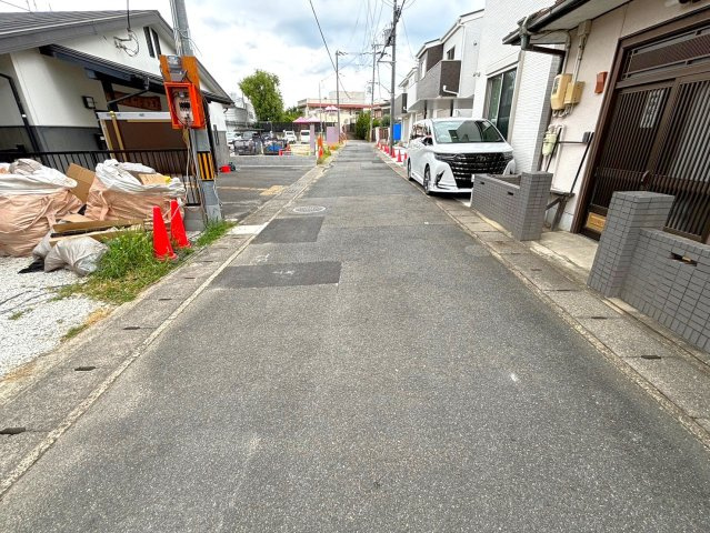 京阪本線『淀』駅まで徒歩８分♪お財布にも優しいオール電化４ＬＤＫ住宅◎伏見区淀下津町１期の前面道路含む現地写真|前道道路(２０２４年７月撮影)