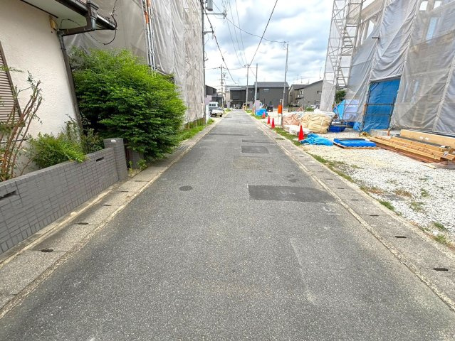 京阪本線『淀』駅まで徒歩８分♪お財布にも優しいオール電化４ＬＤＫ住宅◎伏見区淀下津町１期の前面道路含む現地写真|前道道路(２０２４年７月撮影)