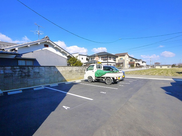 グランド・ディアスAの駐車場