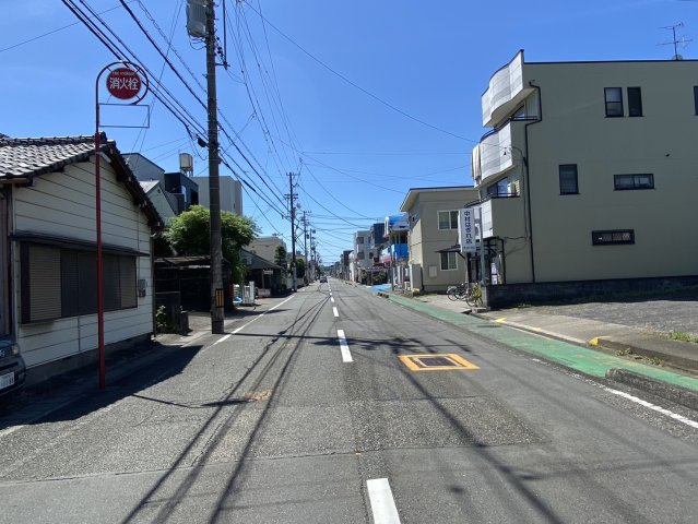 安東三丁目　売り土地の前面道路含む現地写真