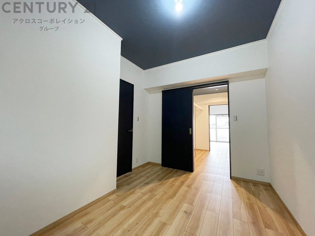 創造性や成長を促す遊びの空間を提供。学習や趣味に集中できる環境を整えます。個別のプライベートスペースは自己表現と自立心を育み、心地よい睡眠環境を整えリラックスできる場所を提供。