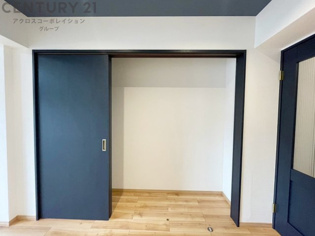 衣類やアクセサリー、小物類の収納が便利で整理整頓がしやすく、部屋の美観を保ちつつ、スペースを最大限に活用できます。衣服のしわやダメージを防ぎ、長持ちさせることができます。