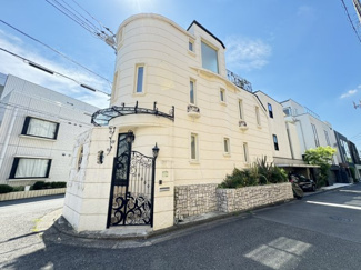 【外観】 | 上原のリュクスな街並みを引き立てる優美な外観
2024年7月29日撮影