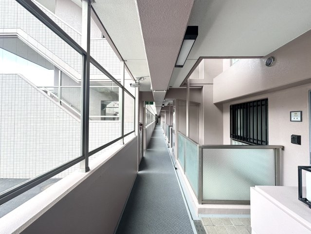 ライオンズガーデン泉中央のその他共用部分|住戸階廊下