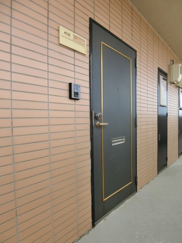 スカイマンションAの玄関