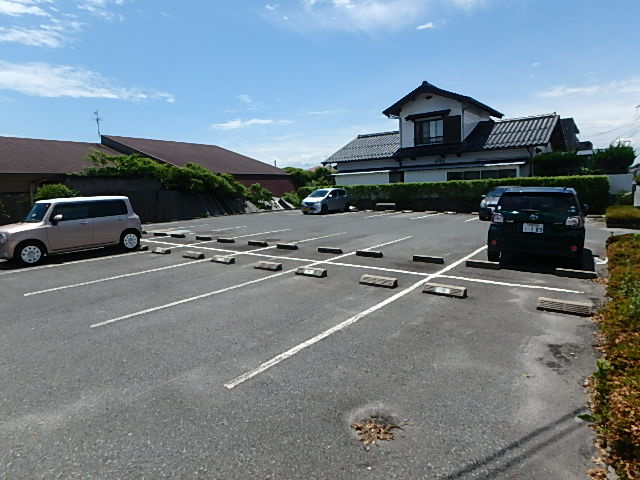 スカイマンションAの駐車場