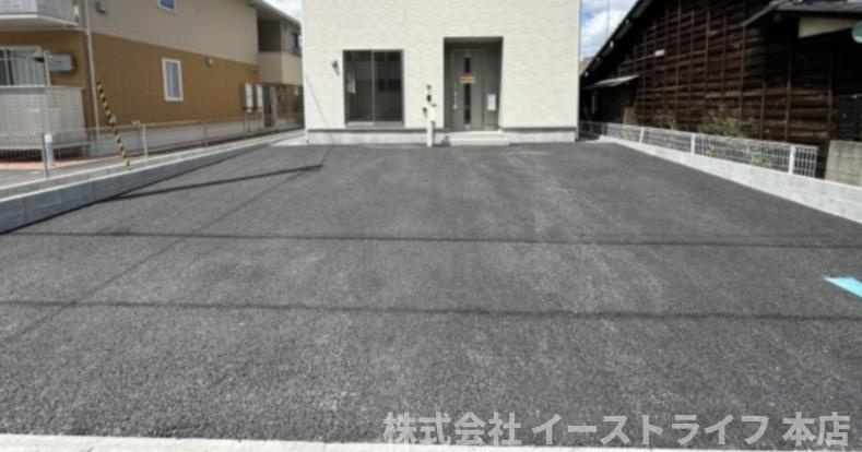 【新築戸建】平下平窪第5※子育て支援対象※の駐車場|同社施工写真　3台駐車可能（車種による）