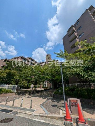 ダイアパレス枚方山田池公園の外観|新しい生活にいかがでしょうか？外観はお住まいの顔になります。こだわりたいポイントですね。水回りリフォームやリノベーションも承ってます。
■現地見学・資金計画相談・住宅ローン相談もお問合せ受付中■