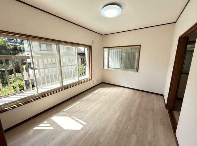 中古住宅　鳥越の洋室|２F　南西の洋室です。北西の洋室と続いています。