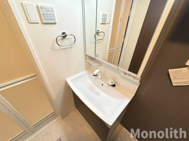 ストレリチアの独立洗面台