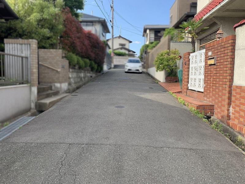 山之上５丁目　中古一戸建ての前面道路含む現地写真|前面道路含む現地写真■物件内覧・資金計画相談・住宅ローン相談、リフォーム相談、お問合せ受付中■
※当日・翌日のご内覧、ご相談はお電話でのお問合せがスムーズです！