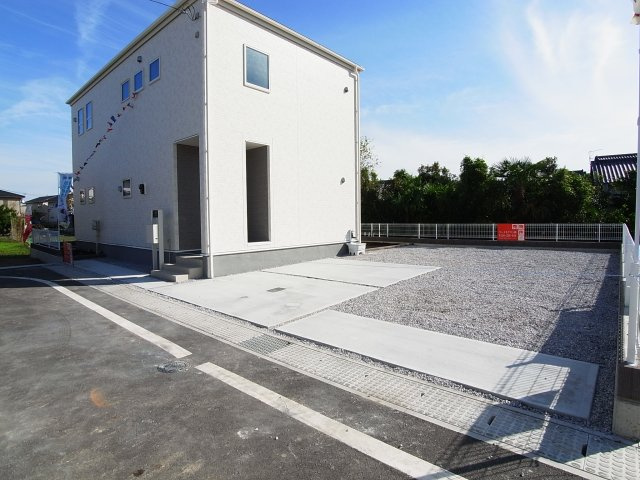 新築　前橋市北代田町第5　Livele Garden.S　3号棟の駐車場|現地写真　駐車スペースは、2台分可能です！					
