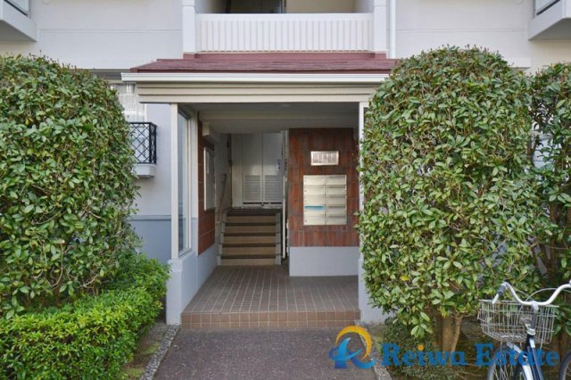 サニータウン茅ヶ崎　9号棟のエントランス