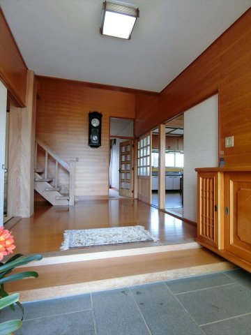 南アルプス市上市之瀬戸建て８DKの玄関
