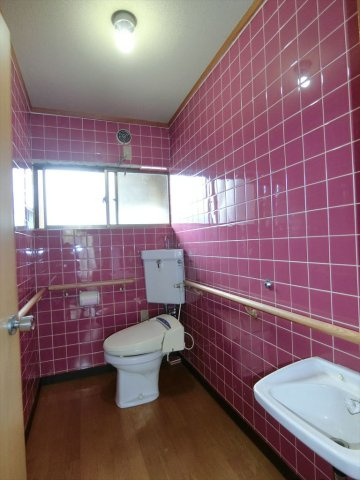 南アルプス市上市之瀬戸建て８DKのトイレ