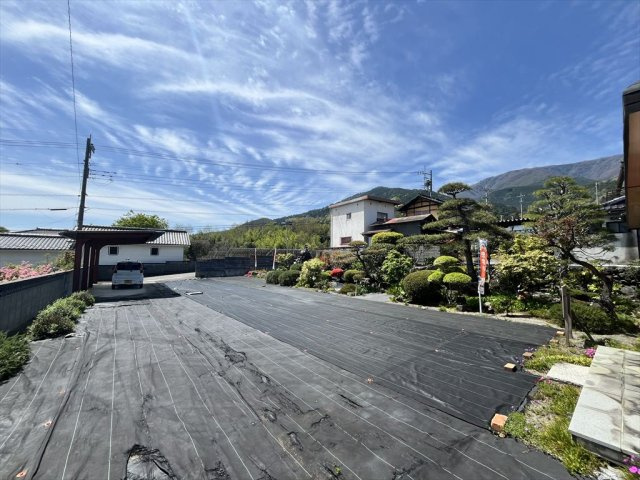 南アルプス市上市之瀬戸建て８DKの駐車場