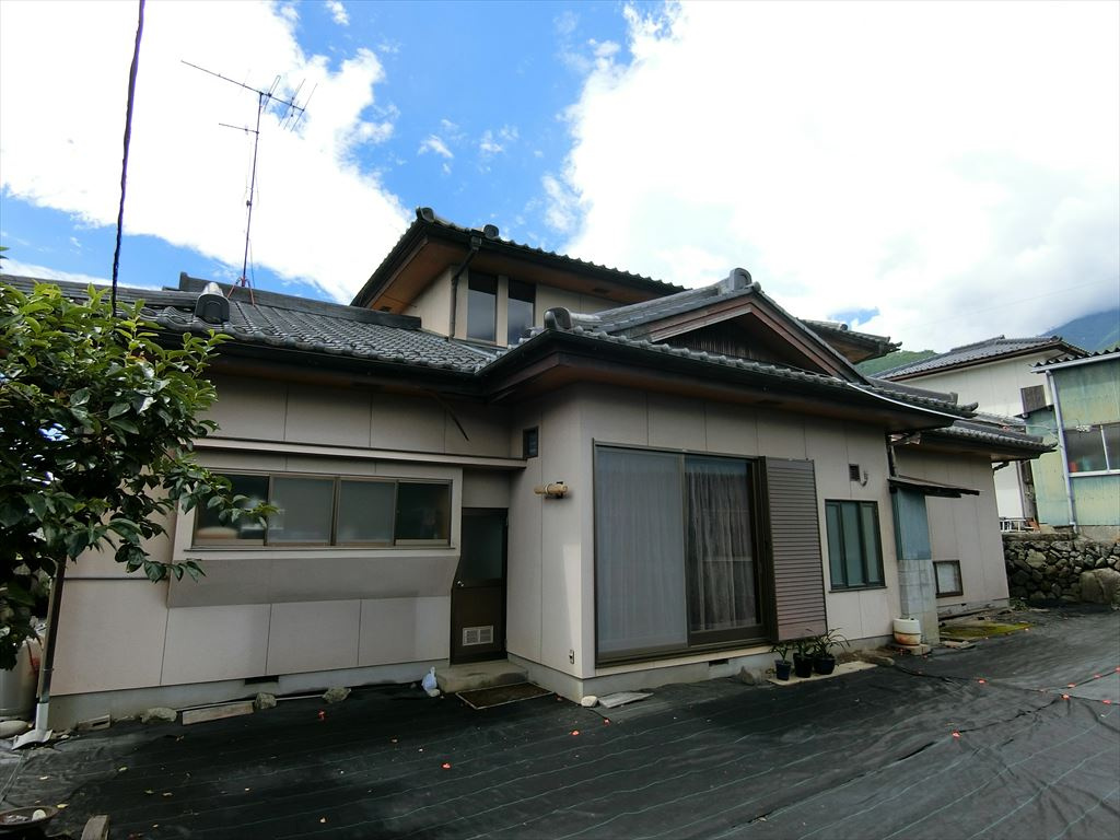 南アルプス市上市之瀬戸建て８DKの外観