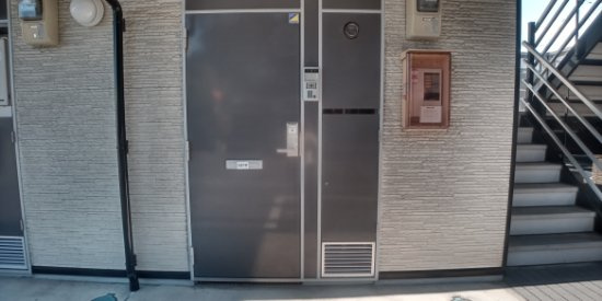 レオパレス幸Ａの玄関