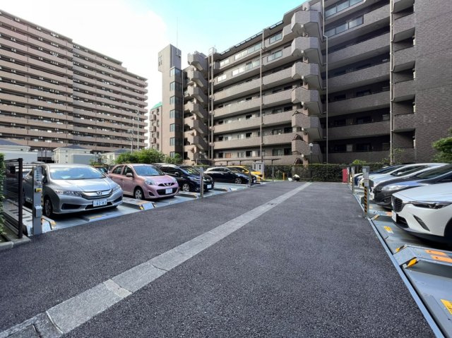 ザ・ウインベルグラン町田の駐車場