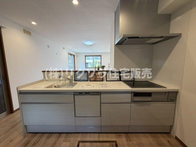 田原台３丁目　中古一戸建てのキッチン|カウンターキッチン
■物件内覧・資金計画相談・住宅ローン相談、リフォーム相談、お問合せ受付中■
※当日・翌日のご内覧、ご相談はお電話でのお問合せがスムーズです！