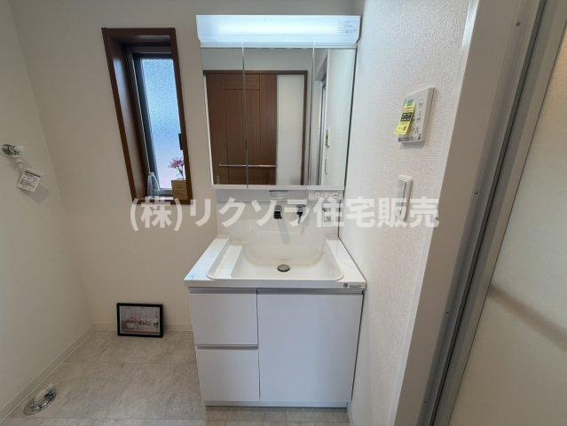 田原台３丁目　中古一戸建ての独立洗面台|■物件内覧・資金計画相談・住宅ローン相談、リフォーム相談、お問合せ受付中■
※当日・翌日のご内覧、ご相談はお電話でのお問合せがスムーズです！