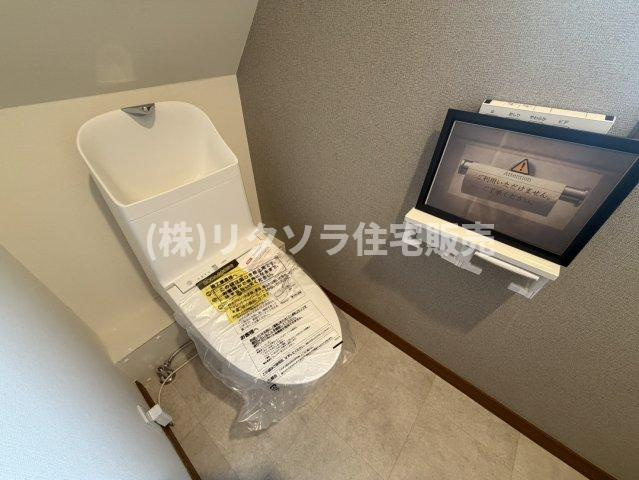 田原台３丁目　中古一戸建てのトイレ|温水洗浄便座付き
■物件内覧・資金計画相談・住宅ローン相談、リフォーム相談、お問合せ受付中■
※当日・翌日のご内覧、ご相談はお電話でのお問合せがスムーズです！