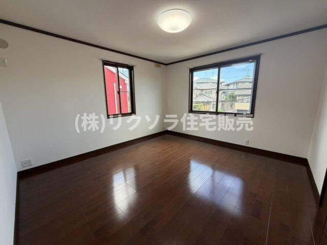 田原台３丁目　中古一戸建ての寝室|洋室8.0帖
■物件内覧・資金計画相談・住宅ローン相談、リフォーム相談、お問合せ受付中■
※当日・翌日のご内覧、ご相談はお電話でのお問合せがスムーズです！