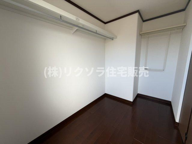 田原台３丁目　中古一戸建ての収納|大容量ウォークインクローゼット
■物件内覧・資金計画相談・住宅ローン相談、リフォーム相談、お問合せ受付中■
※当日・翌日のご内覧、ご相談はお電話でのお問合せがスムーズです！