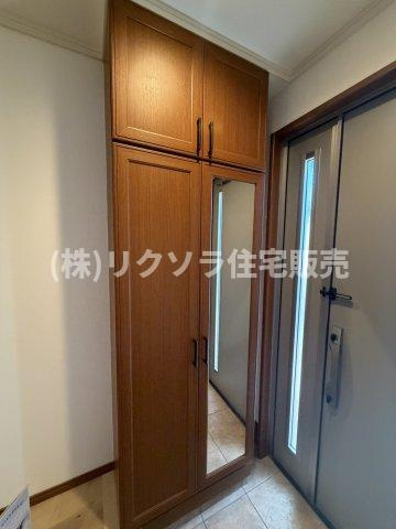 田原台３丁目　中古一戸建ての収納|玄関収納
■物件内覧・資金計画相談・住宅ローン相談、リフォーム相談、お問合せ受付中■
※当日・翌日のご内覧、ご相談はお電話でのお問合せがスムーズです！