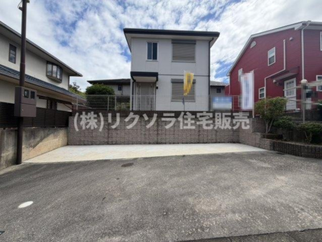 田原台３丁目　中古一戸建ての駐車場|駐車スペース3台
■物件内覧・資金計画相談・住宅ローン相談、リフォーム相談、お問合せ受付中■
※当日・翌日のご内覧、ご相談はお電話でのお問合せがスムーズです！