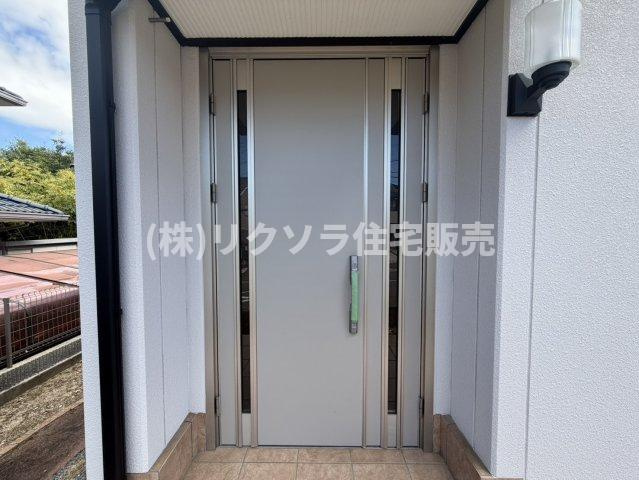田原台３丁目　中古一戸建ての玄関|玄関ドア
■物件内覧・資金計画相談・住宅ローン相談、リフォーム相談、お問合せ受付中■
※当日・翌日のご内覧、ご相談はお電話でのお問合せがスムーズです！